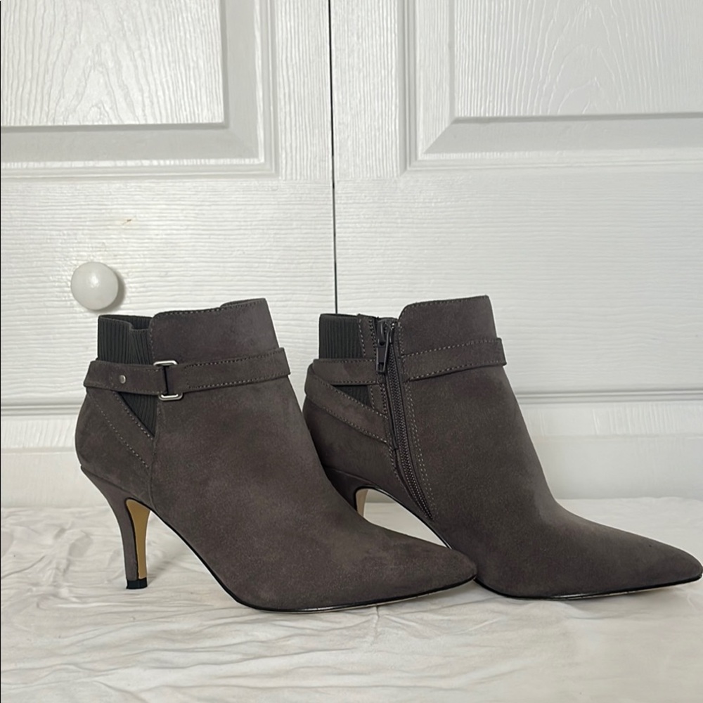Gray Heeled Boots with Kitten Heel and Pointed Toe